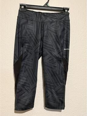 Patagonia Women's XS Black Patterned Athletic Capris